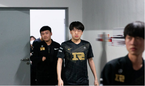 他总是耐心 他总是耐心