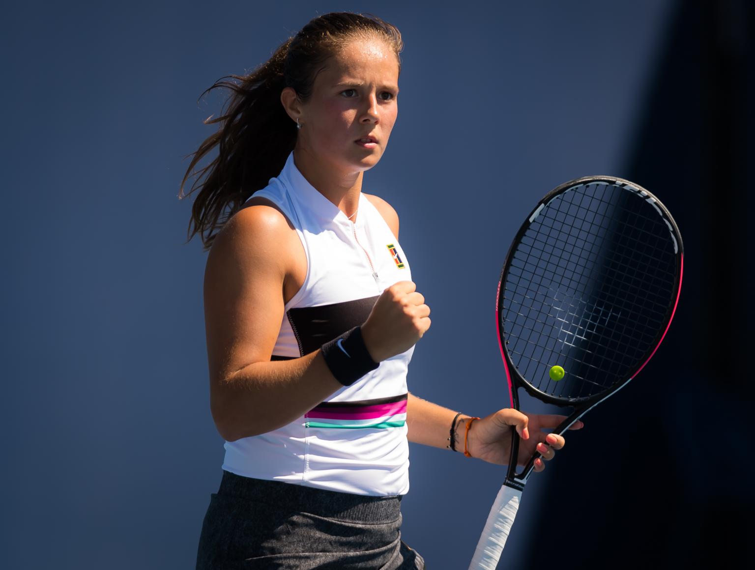 但背后是哈 但背后是哈